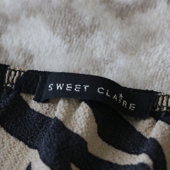 Off The Shoulder Zebra Print Top - Picture 3 of 8